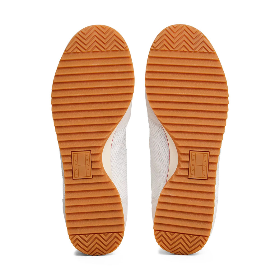 zapatillas-con-cordones-y-suela-dentada