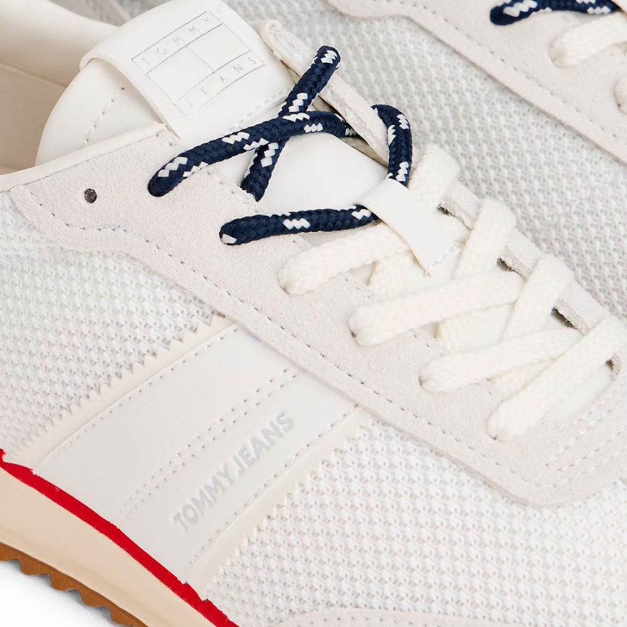schnur-sneaker-mit-profilsohle