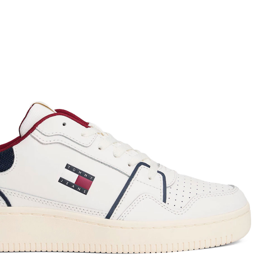 zapatillas-de-baloncesto-con-suela-fina-dentada