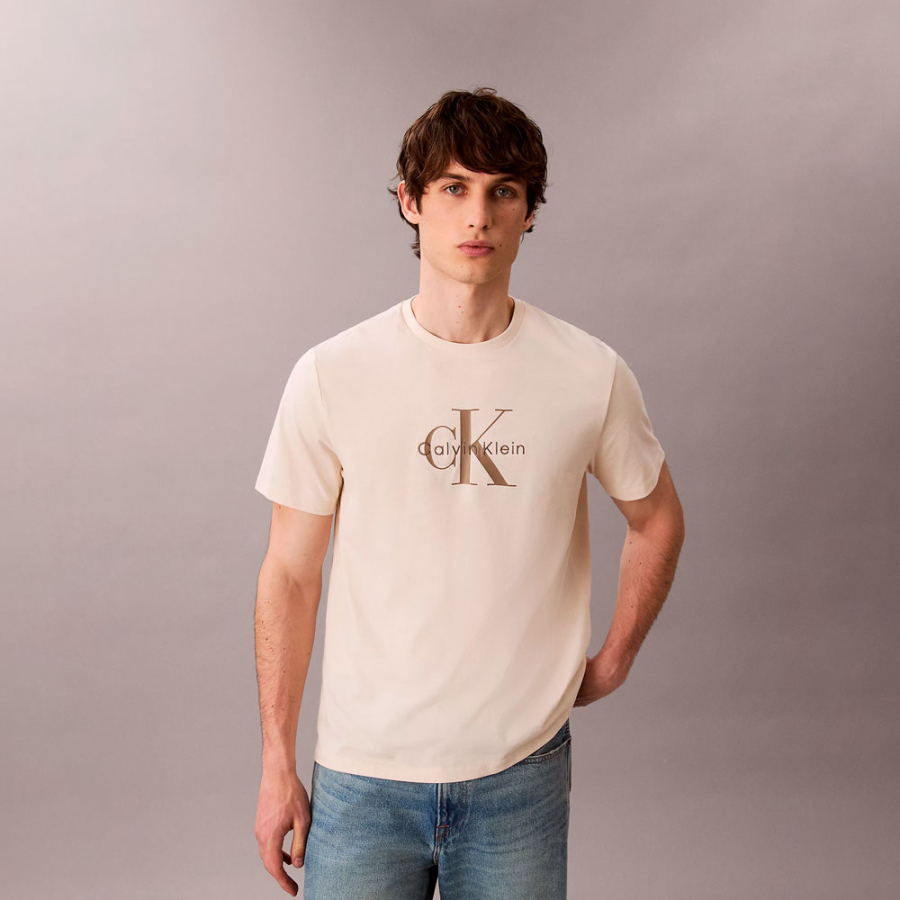 camiseta-con-logo-monograma
