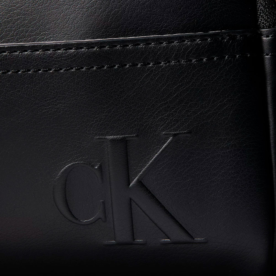 bolsa-tiracolo-com-logotipo-monograma-gravado