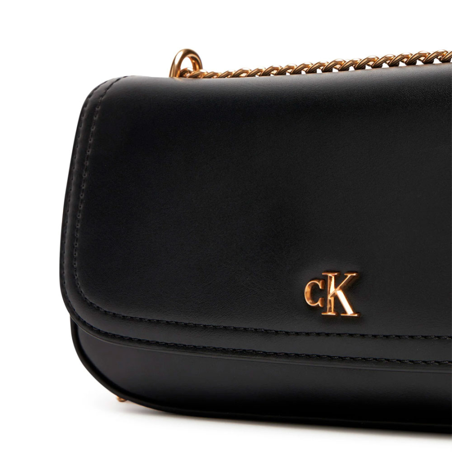 petit-sac-a-bandouliere-avec-chaine-en-metal-ornee-du-logo-monogramme petit-sac-a-bandouliere-avec-chaine-en-metal-ornee-du-logo-monogramme