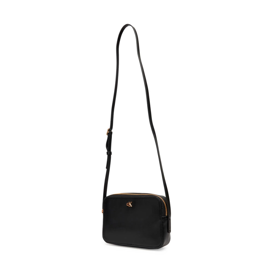 borsa-a-tracolla-con-logo-monogramma-in-metallo borsa-a-tracolla-con-logo-monogramma-in-metallo