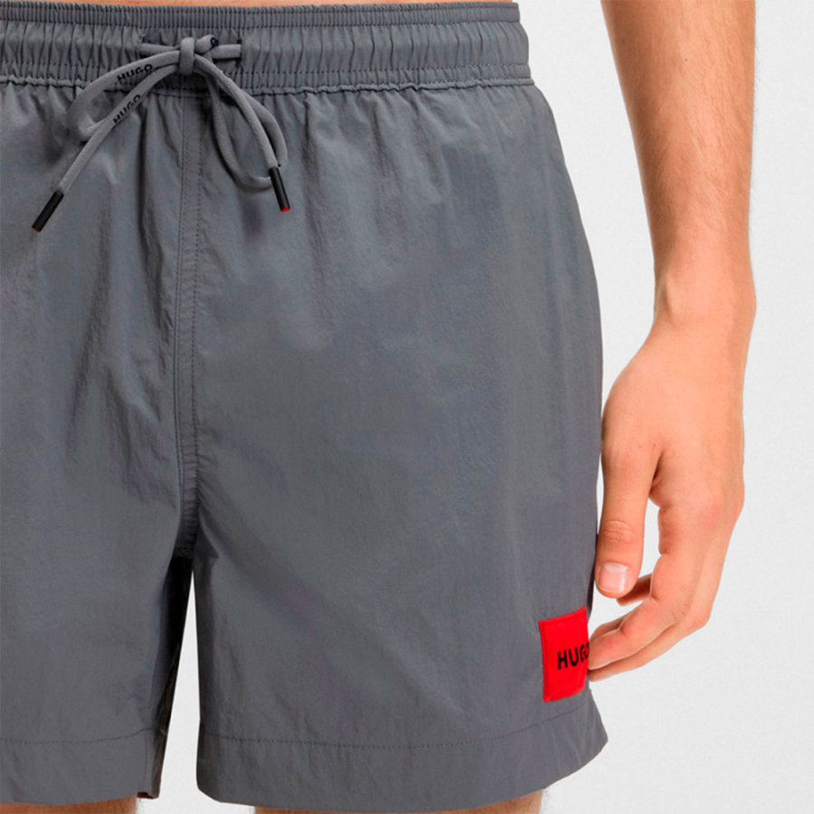 short-de-bain-avec-doublure-integrale-et-etiquette-logo-rouge short-de-bain-avec-doublure-integrale-et-etiquette-logo-rouge