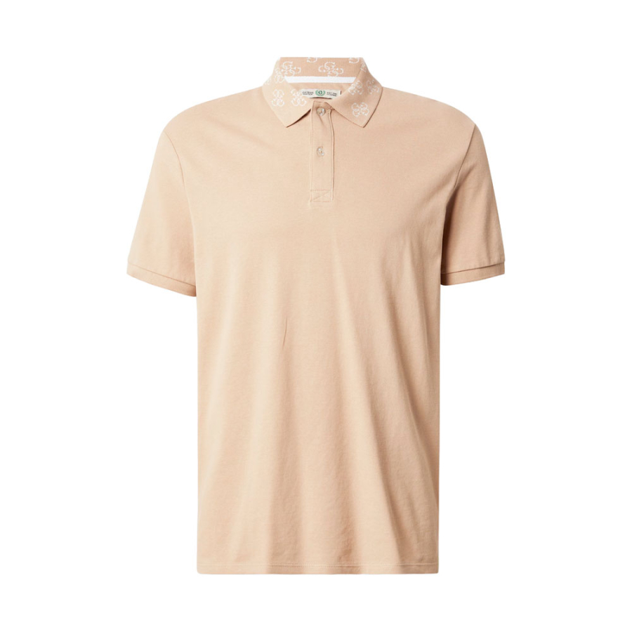 polo-com-logo-no-pescoco