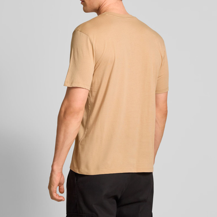 camiseta-de-algodao-jersey-com-corte-regular-e-logotipo-estampado camiseta-de-algodao-jersey-com-corte-regular-e-logotipo-estampado