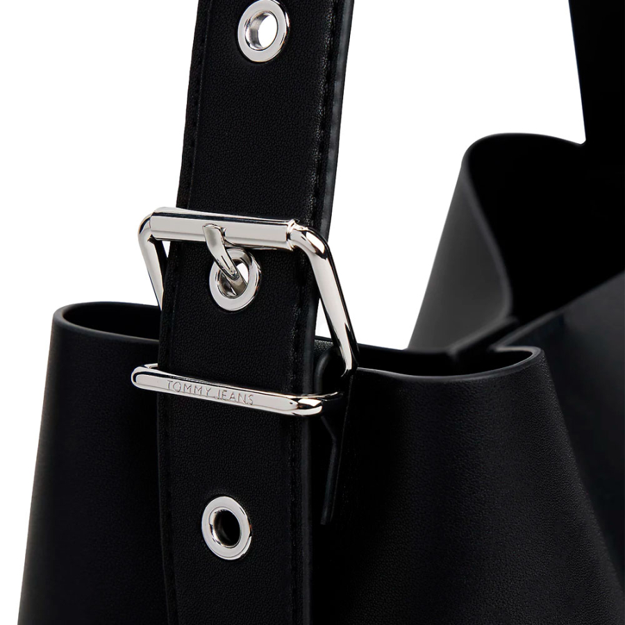 hobo-bag-with-logo-badge hobo-bag-with-logo-badge