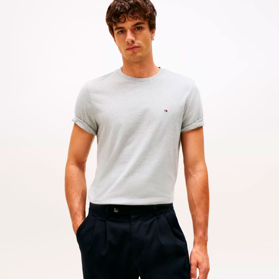 camiseta-de-gola-redonda-com-logotipo-bordado camiseta-de-gola-redonda-com-logotipo-bordado