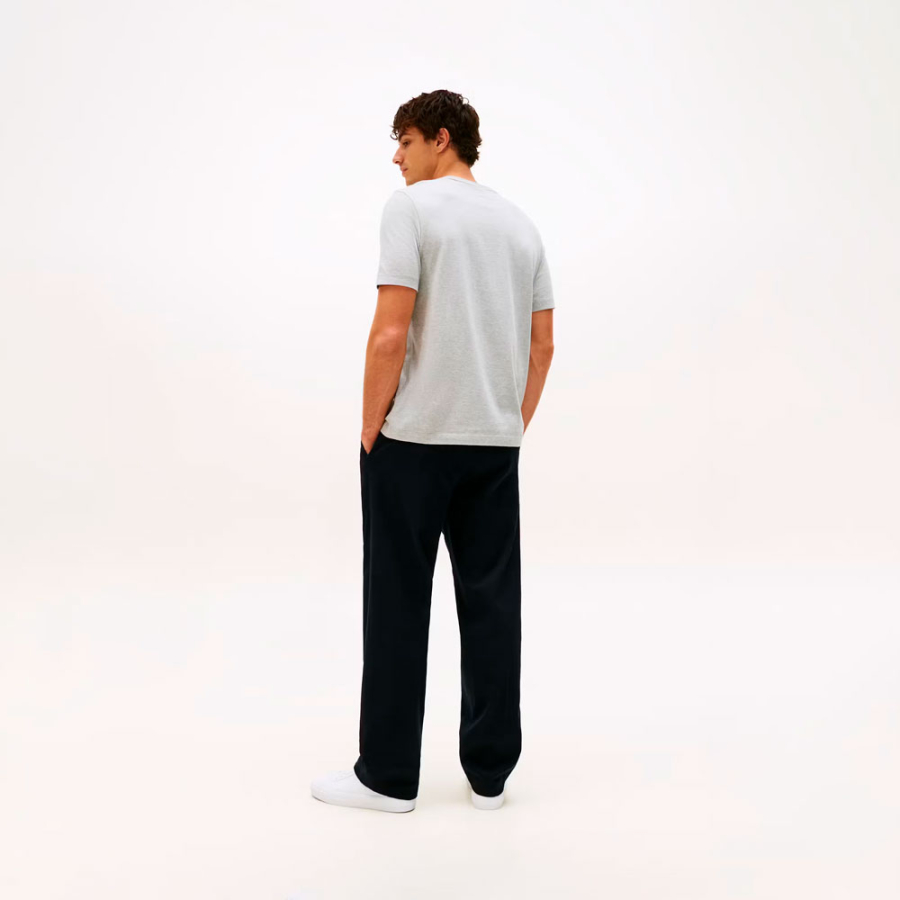 camiseta-de-cuello-redondo-con-logo-bordado