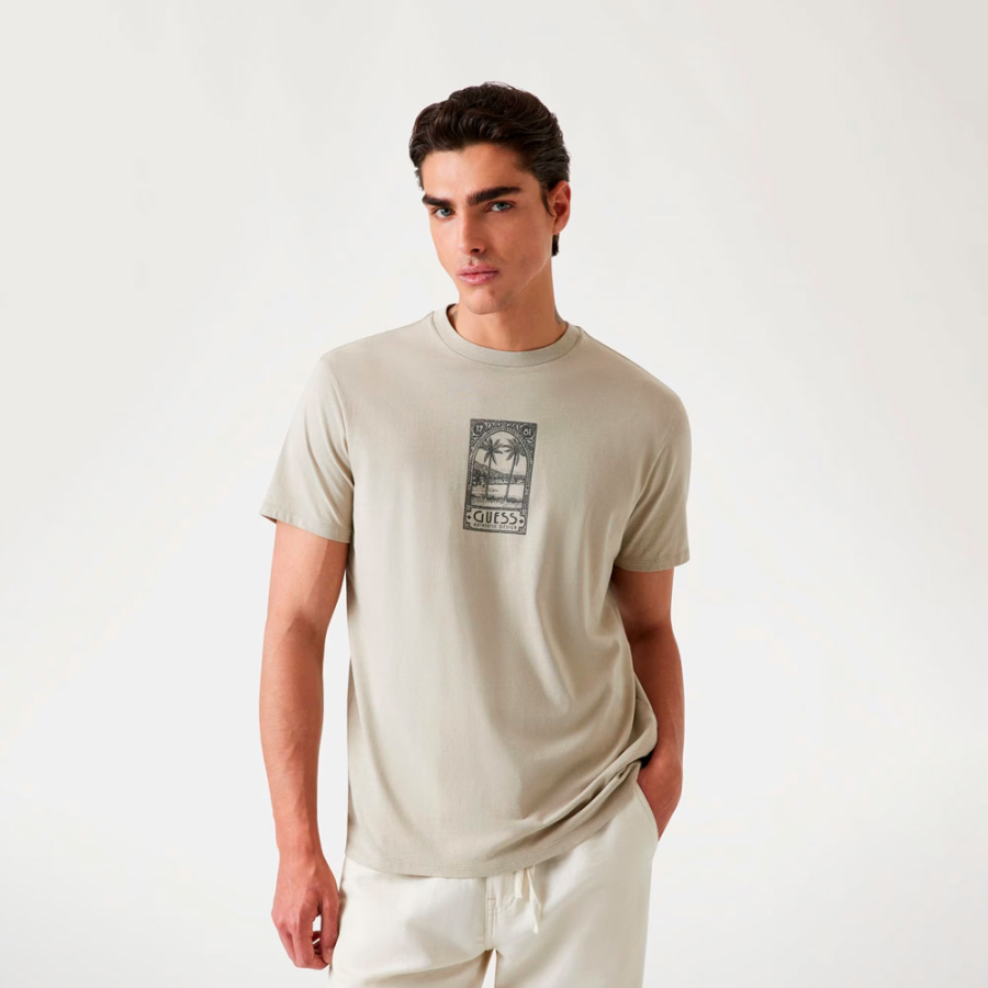 camiseta-con-aplicacion-grande-en-la-espalda