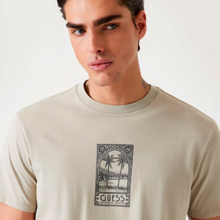 t-shirt-mit-grosser-applikation-auf-dem-rucken t-shirt-mit-grosser-applikation-auf-dem-rucken