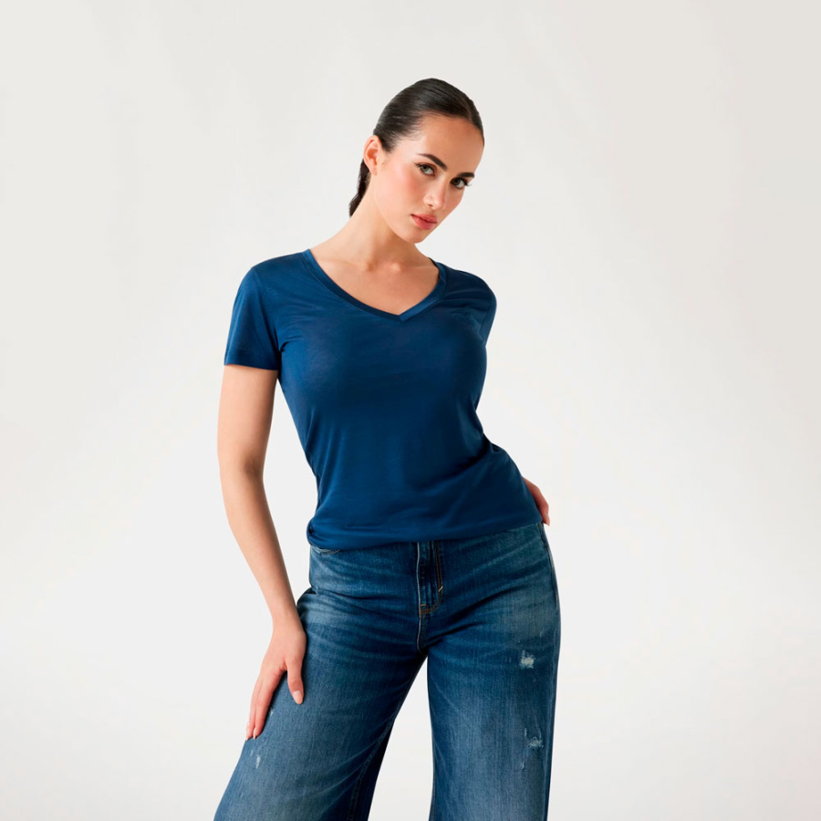 v-neck-t-shirt v-neck-t-shirt