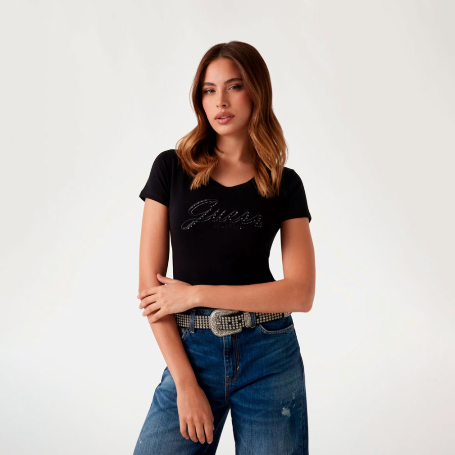 camiseta-con-logotipo-bordado