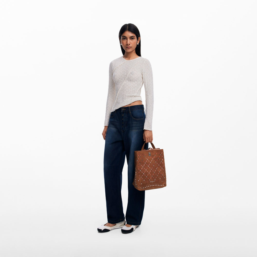 kleiner-rucksack-mit-lochmuster-und-nieten kleiner-rucksack-mit-lochmuster-und-nieten