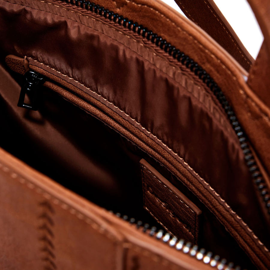 kleiner-rucksack-aus-leder-mit-patch-effekt kleiner-rucksack-aus-leder-mit-patch-effekt