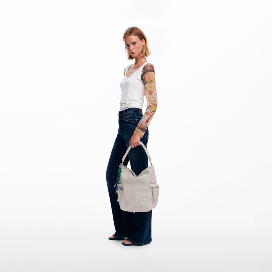 mochila-efecto-piel-logo-grande mochila-efecto-piel-logo-grande