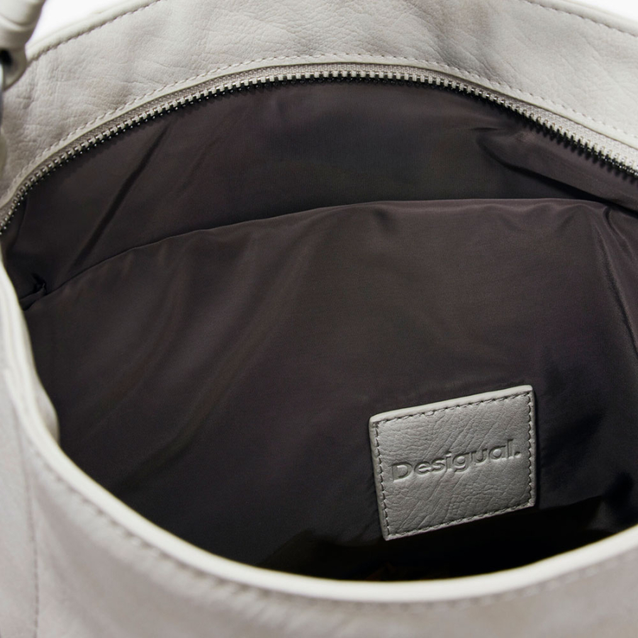 mochila-efecto-piel-logo-grande mochila-efecto-piel-logo-grande