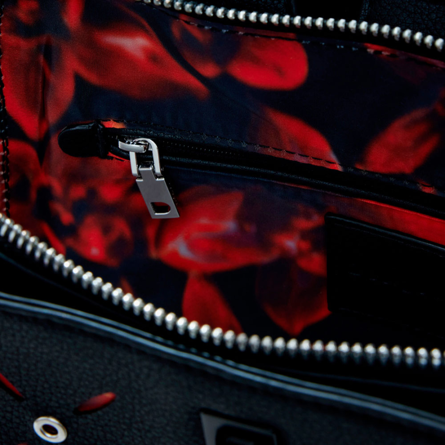 kleiner-rucksack-mit-lochmuster-und-nieten kleiner-rucksack-mit-lochmuster-und-nieten