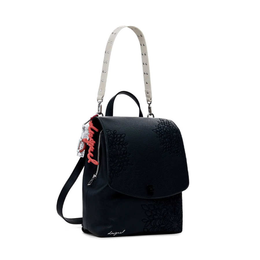mochila-pequena-com-aba-gravada mochila-pequena-com-aba-gravada