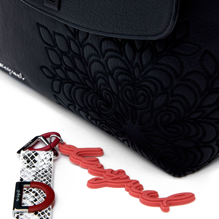 mochila-pequena-com-aba-gravada mochila-pequena-com-aba-gravada