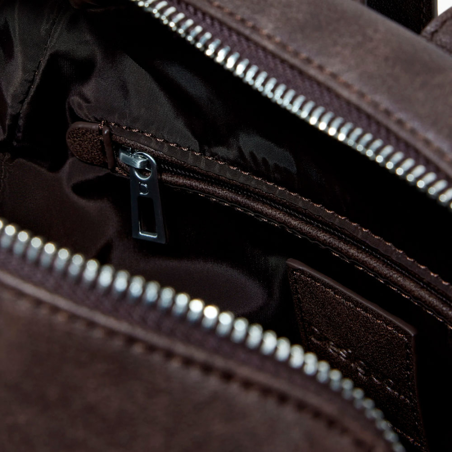 kleiner-rucksack-mit-nietentasche kleiner-rucksack-mit-nietentasche