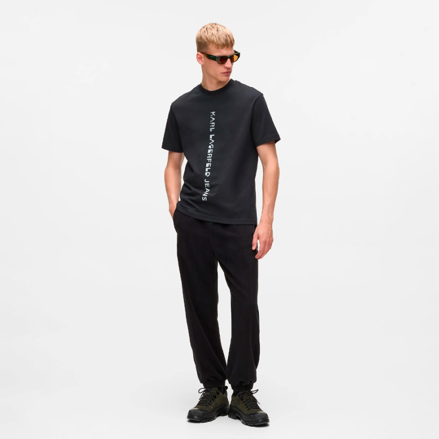 camiseta-com-logotipo-vertical camiseta-com-logotipo-vertical