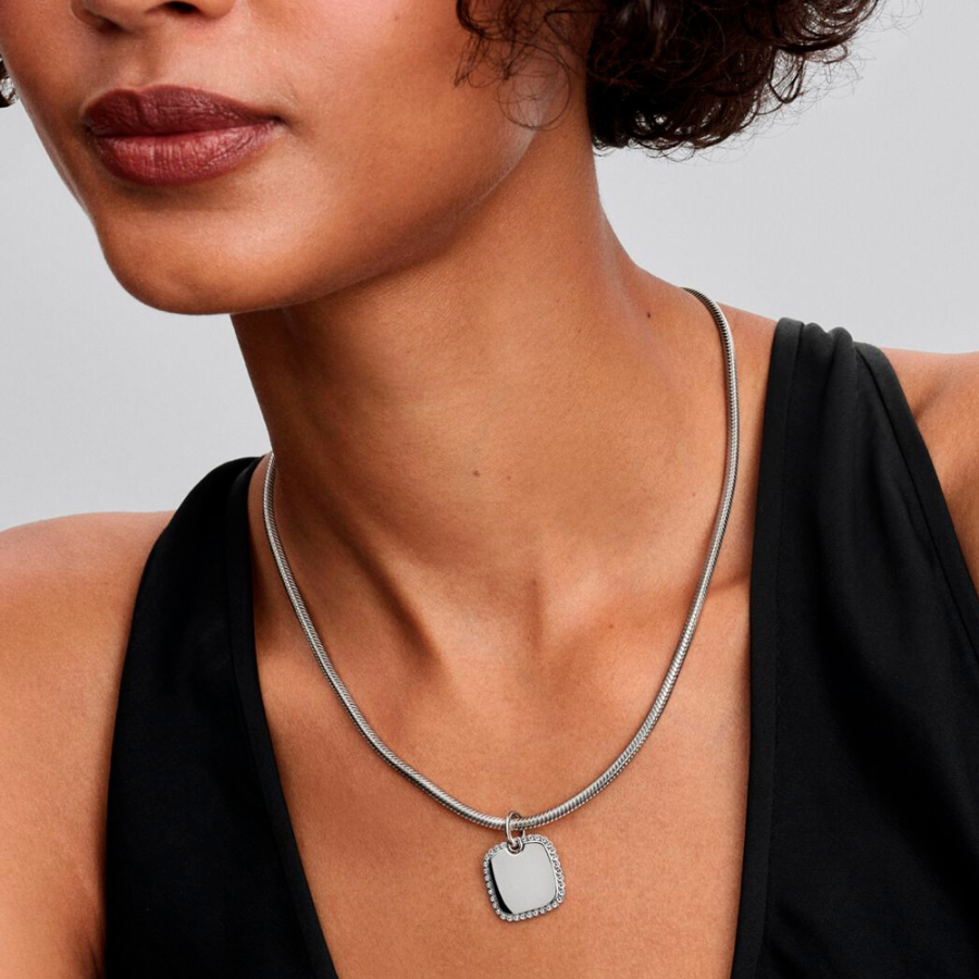 ciondolo-con-targhetta-quadrata-incisa-in-argento-sterling-lucido-394009c01 ciondolo-con-targhetta-quadrata-incisa-in-argento-sterling-lucido-394009c01
