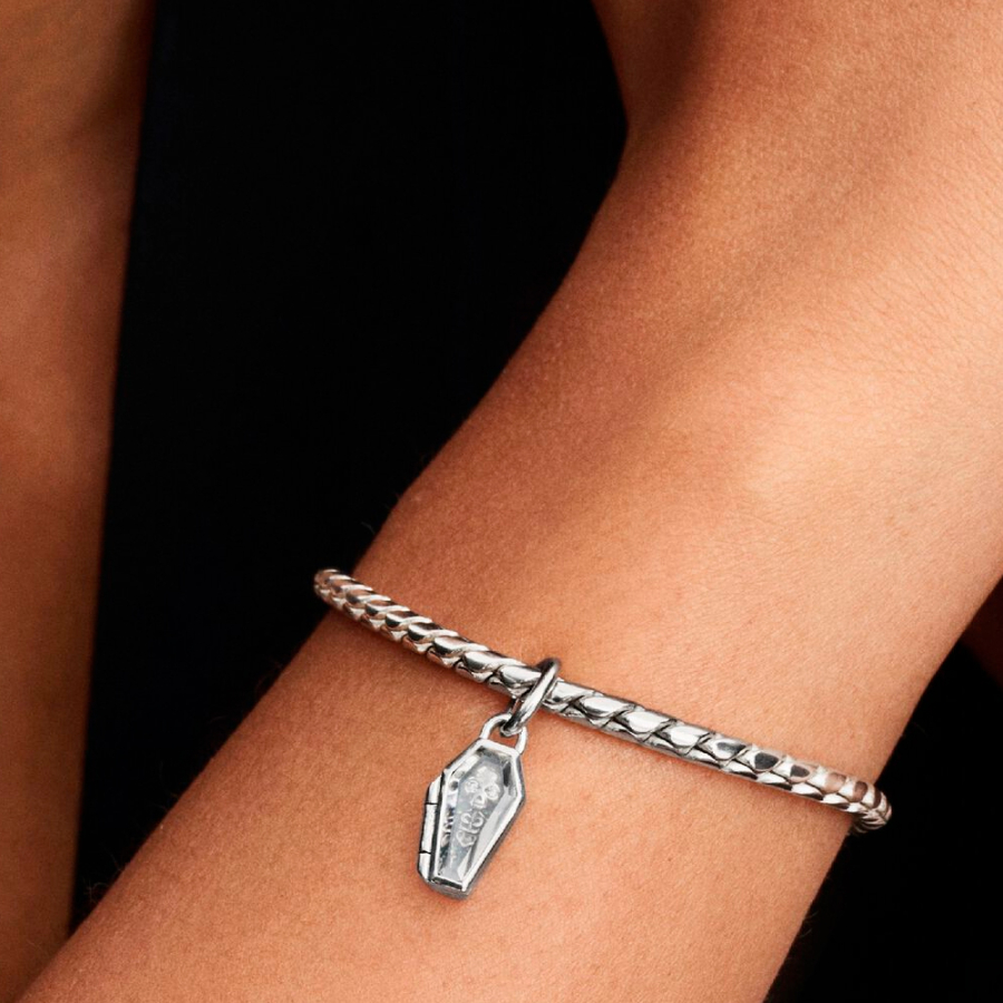 charm-colgante-ataud-que-se-abre-y-brilla-en-la-oscuridad-794058c01 charm-colgante-ataud-que-se-abre-y-brilla-en-la-oscuridad-794058c01