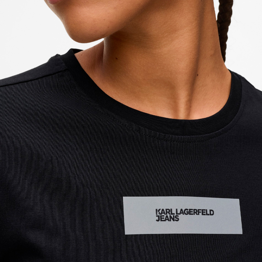 t-shirt-mit-reflektierendem-logo t-shirt-mit-reflektierendem-logo