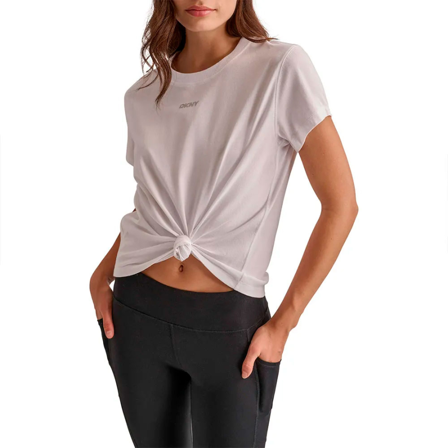 camiseta-de-manga-curta-com-no-frontal-e-mini-logo-de-tachas