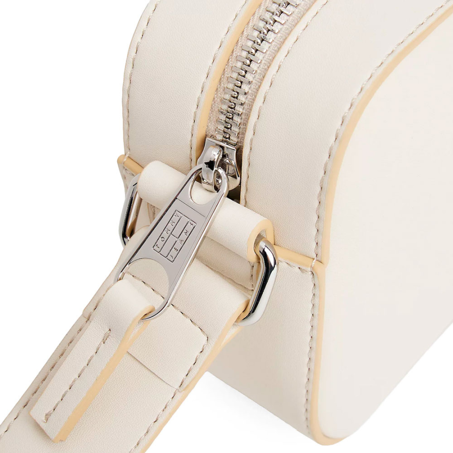 bolso-cartera-con-insignia-del-logo bolso-cartera-con-insignia-del-logo