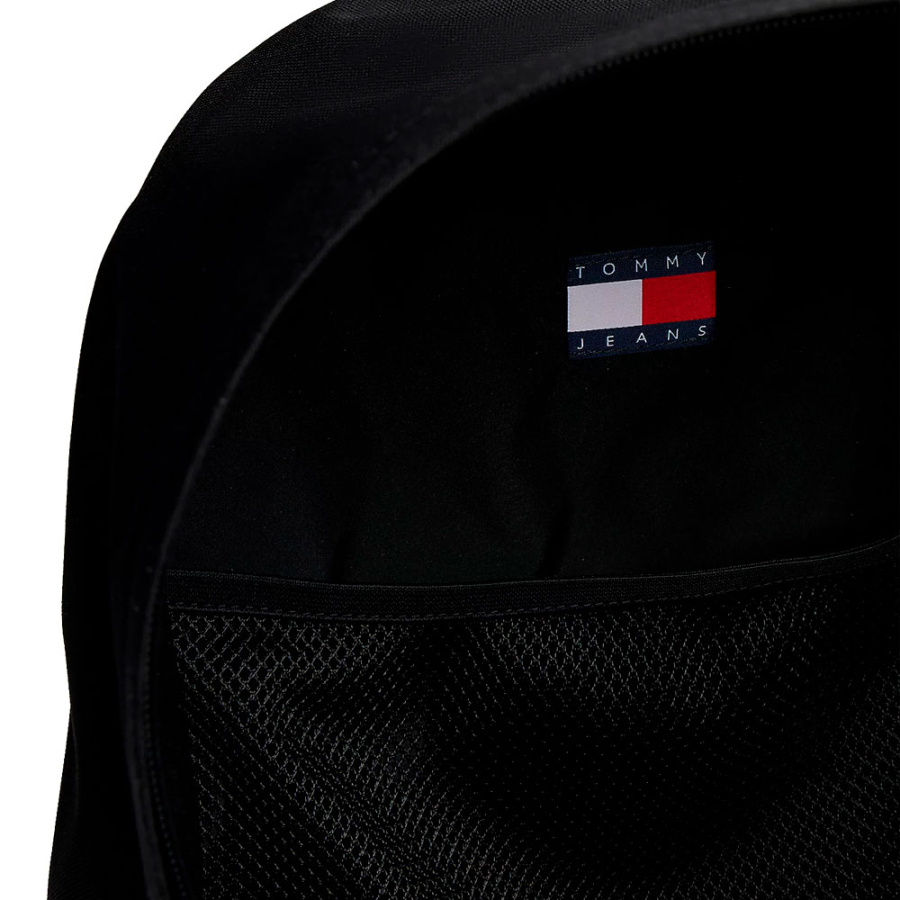 mochila-essential-con-logo