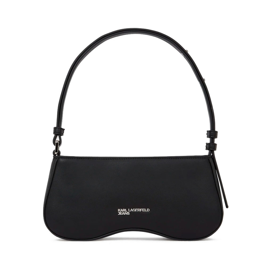 sac-a-bandouliere-cloute-avec-lunettes-de-soleil