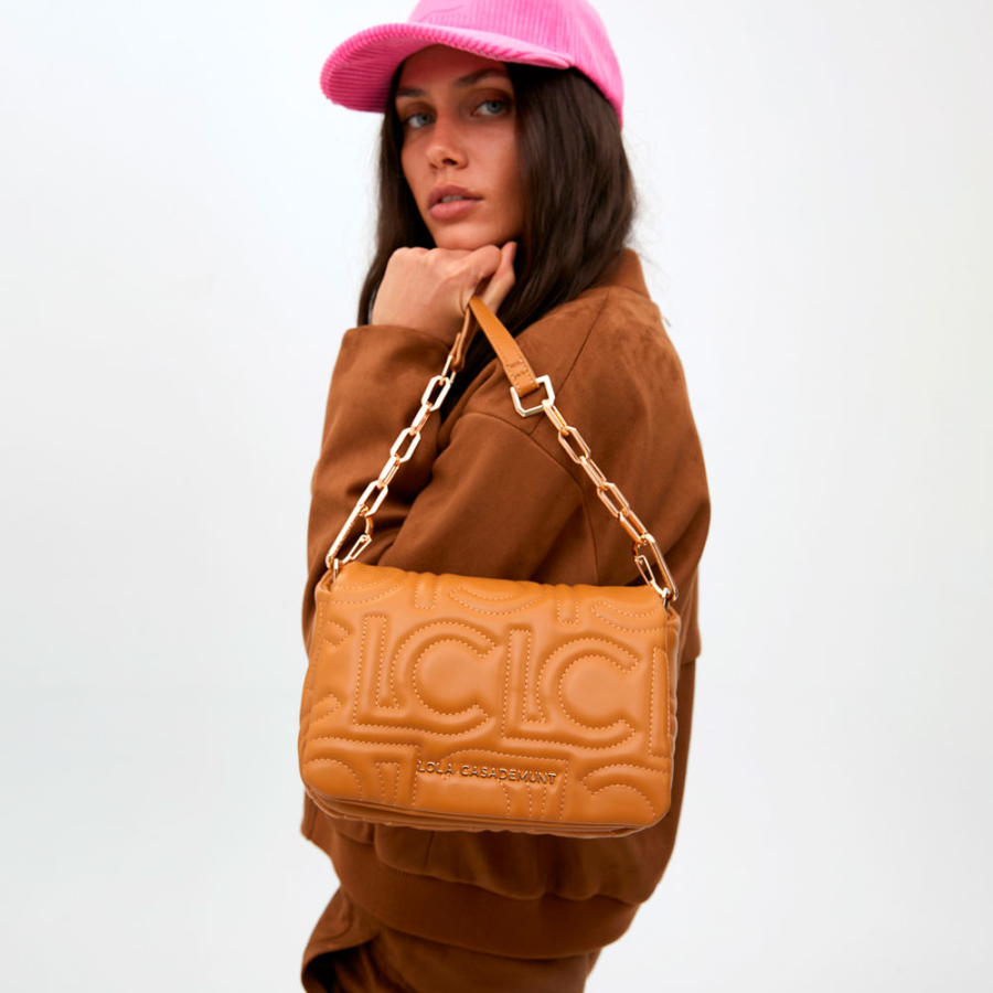borsa-a-tracolla-imbottita-con-logo borsa-a-tracolla-imbottita-con-logo