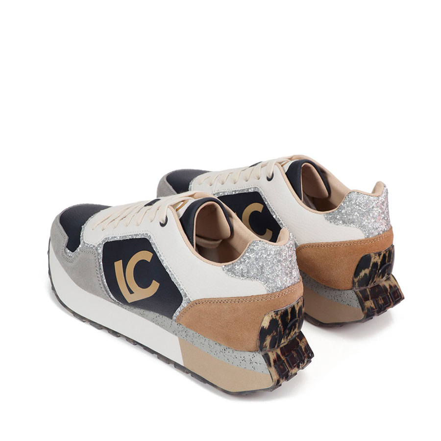 sneaker-mit-personalisierter-sohle-und-animalprint sneaker-mit-personalisierter-sohle-und-animalprint