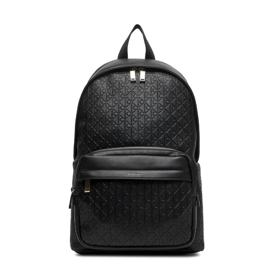 mochila-com-monograma-gravado-em-toda-a-peca mochila-com-monograma-gravado-em-toda-a-peca