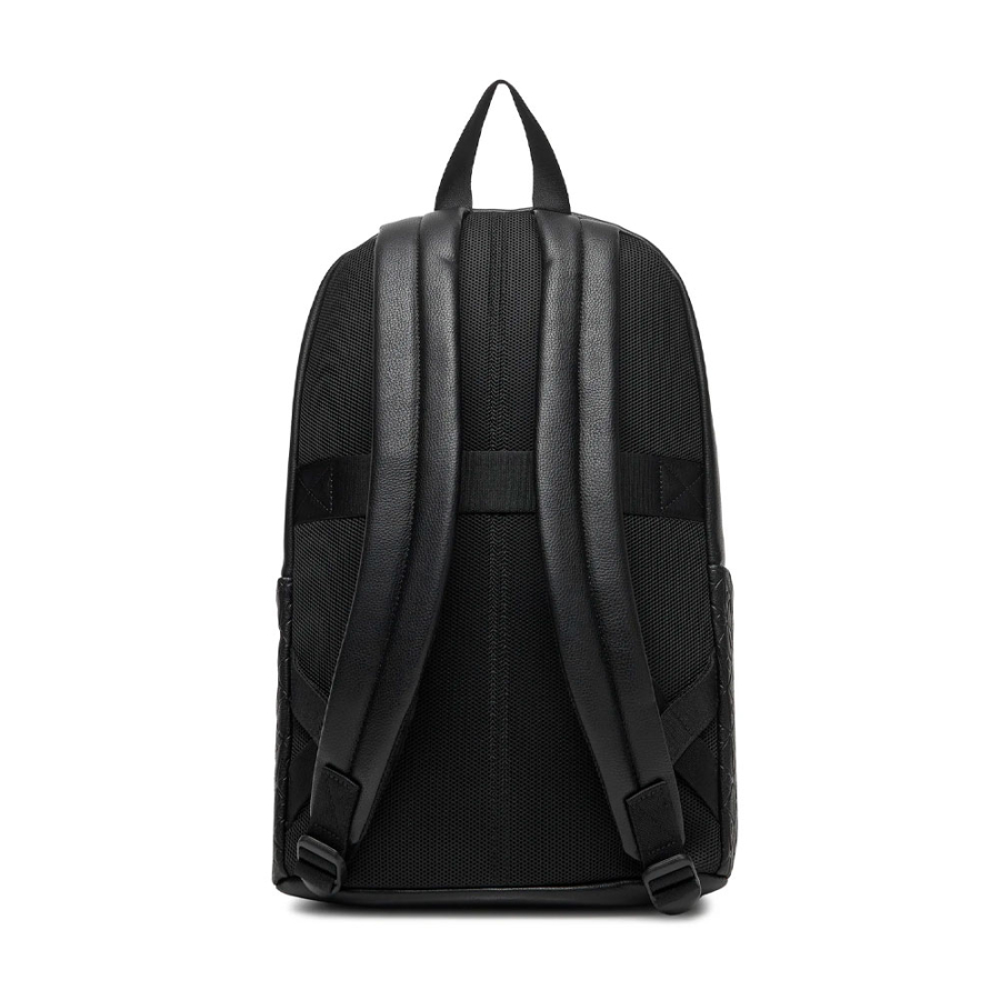mochila-com-monograma-gravado-em-toda-a-peca mochila-com-monograma-gravado-em-toda-a-peca