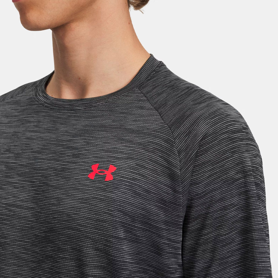 camiseta-de-manga-corta-con-textura-ua-tech