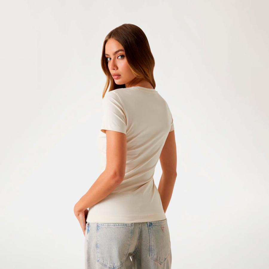 camiseta-logotipo-triangulo-floral