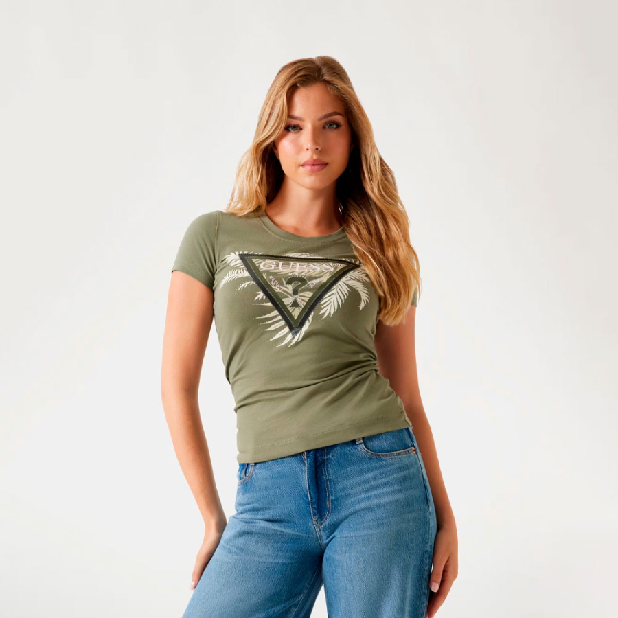 camiseta-com-logotipo-triangular camiseta-com-logotipo-triangular