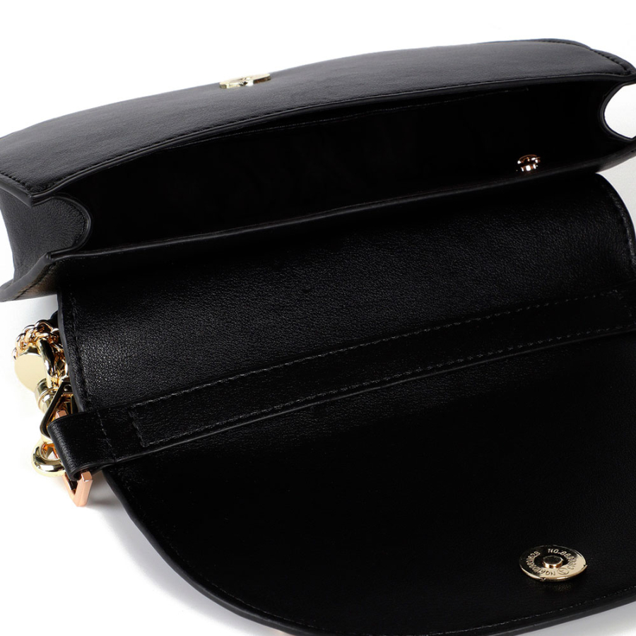 halbmondformige-umhangetasche-mit-klappe halbmondformige-umhangetasche-mit-klappe