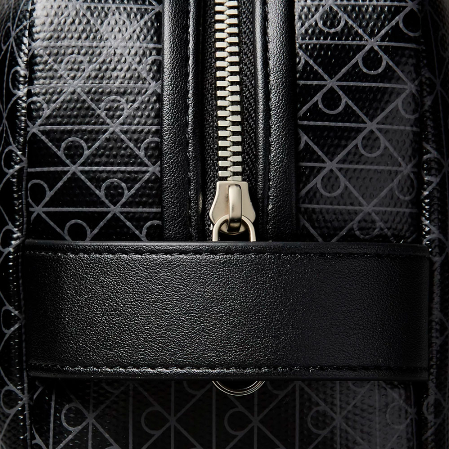 necessaire-de-viagem-com-ziper-e-logotipo-monograma-em-toda-a-peca necessaire-de-viagem-com-ziper-e-logotipo-monograma-em-toda-a-peca
