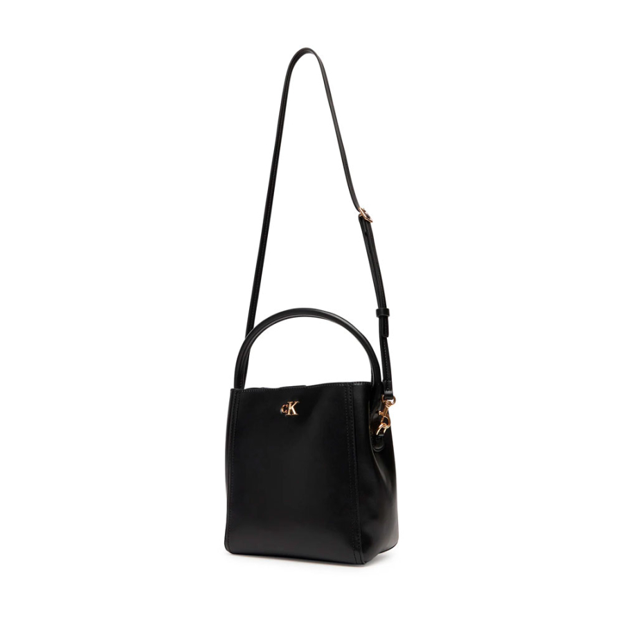 sac-a-dos-avec-logo-monogramme-et-quincaillerie sac-a-dos-avec-logo-monogramme-et-quincaillerie