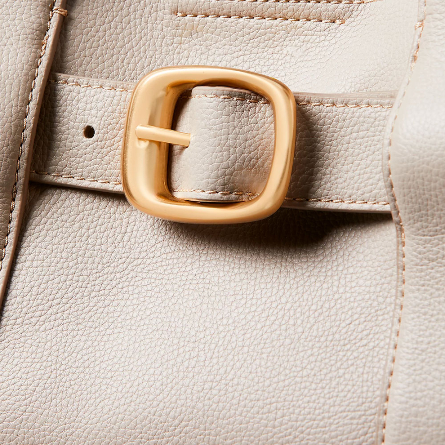 kleine-tragetasche-mit-gurtel