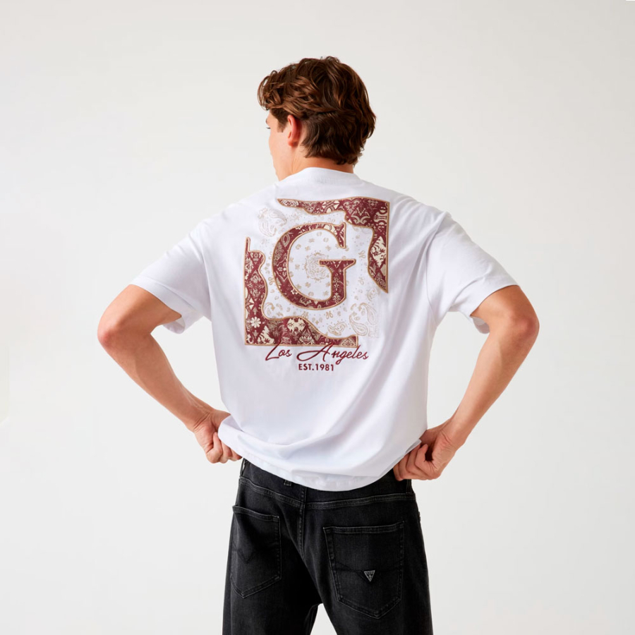 t-shirt-mit-aufgedrucktem-logo