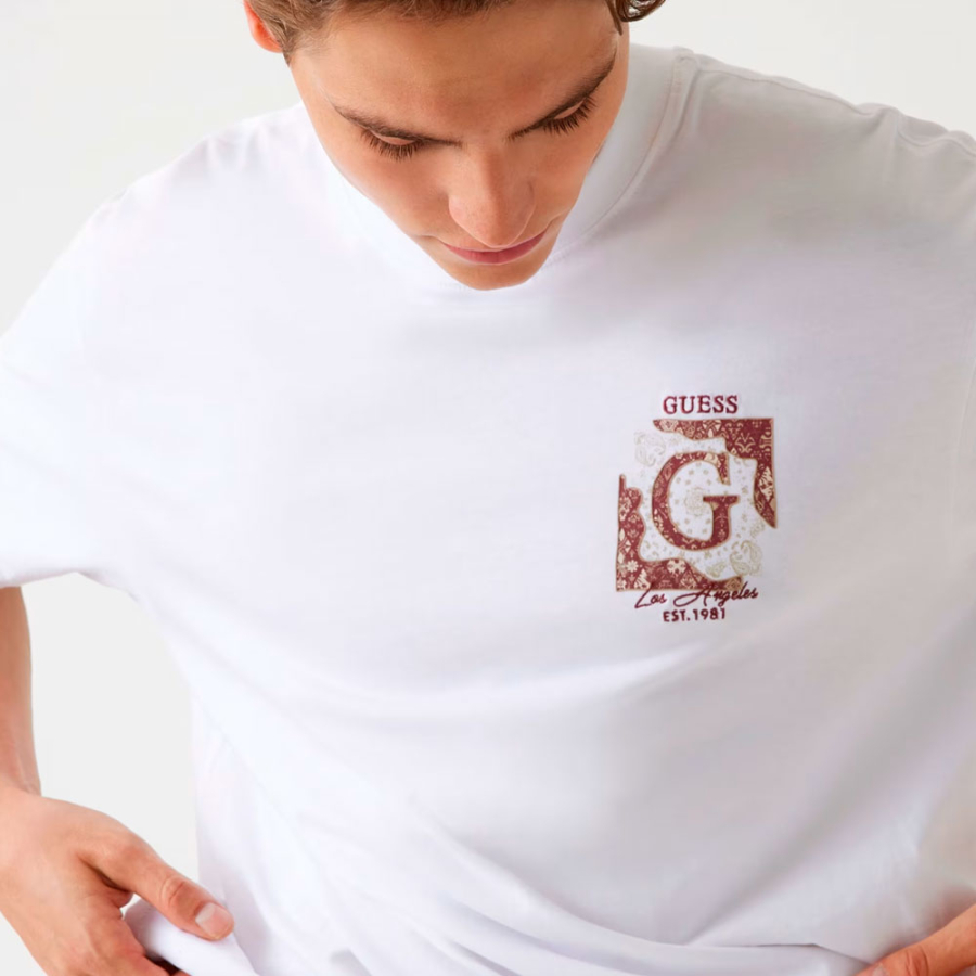 camiseta-con-logotipo-estampado camiseta-con-logotipo-estampado