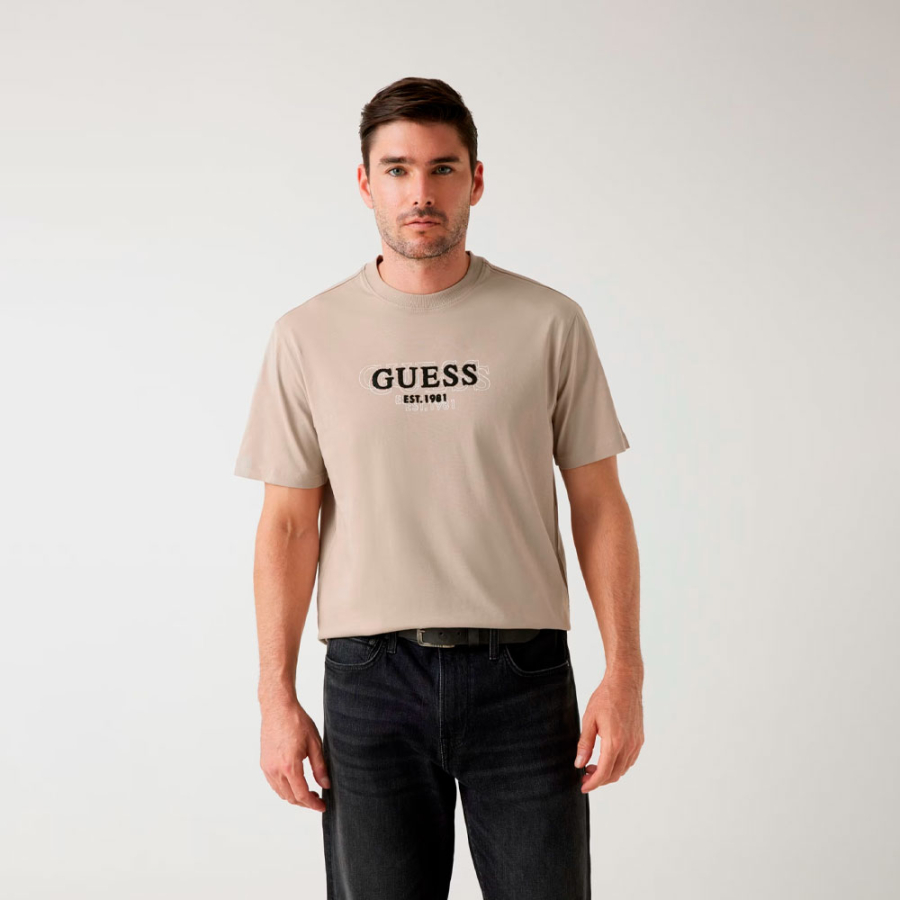 t-shirt-mit-logo-aufschrift