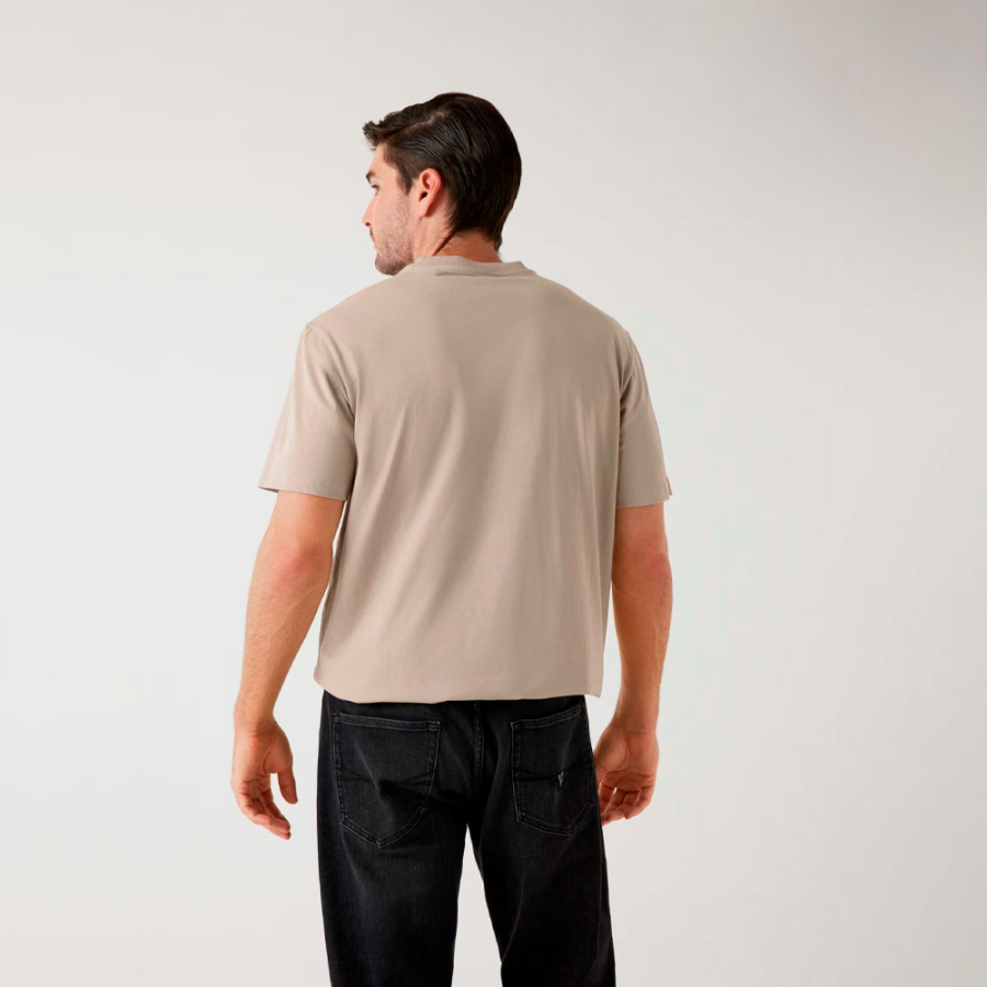 camiseta-com-inscricao-de-logotipo camiseta-com-inscricao-de-logotipo