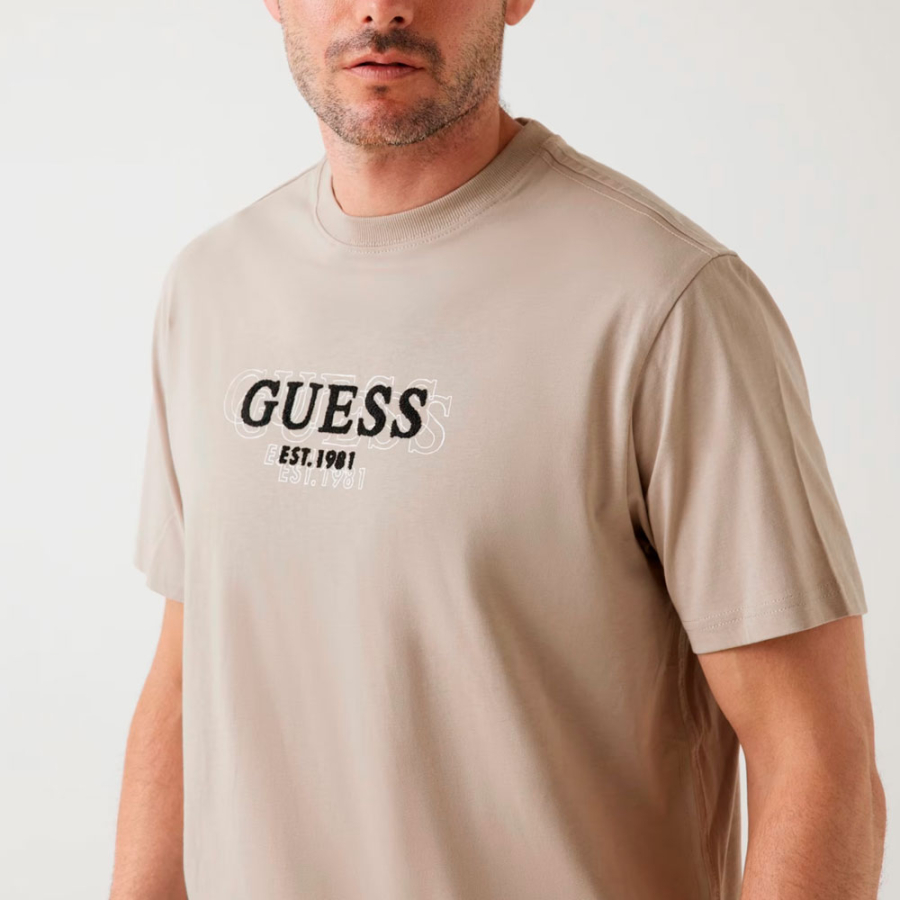 camiseta-con-inscripcion-del-logotipo camiseta-con-inscripcion-del-logotipo