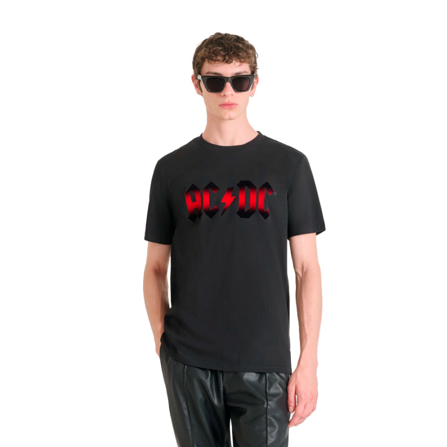 t-shirt-mit-ac-dc-aufdruck t-shirt-mit-ac-dc-aufdruck